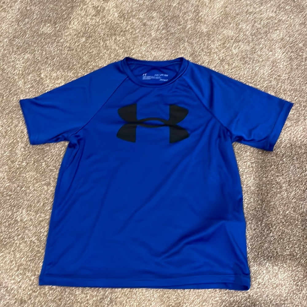 Boys Under Armour Heatgear shirt